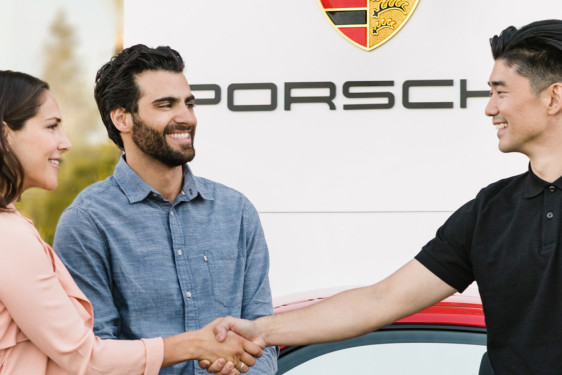 EXCLU PORSCHE - METTEUR EN MAIN