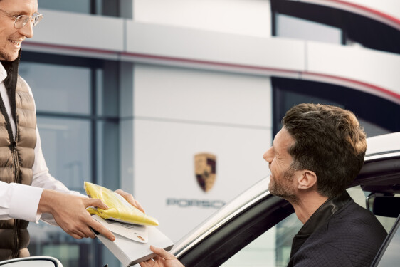 EXCLU PORSCHE - COMMERCE